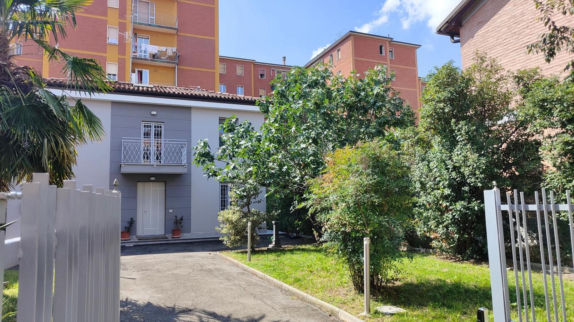 Grigio Perla Panigale, Villetta Con Giardino E Parcheggio Privato Fino A Tre Posti Auto - Un Oasi Di Tranqullita Болонья Экстерьер фото